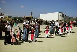 Départ du défilé (enfants de Plougoulm)