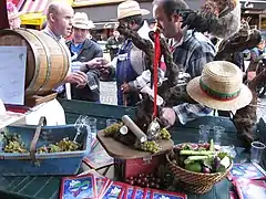 Dégustation sur un stand.