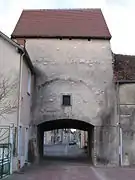 La porte du Pont-Perrin en 2009.