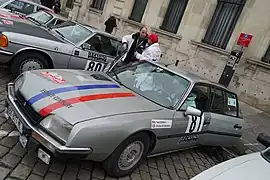 Exposition des véhicules devant la mairie.