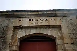 Fronton de l'entrée.