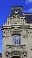 Détail de la façade de l'immeuble de la Loire républicaine à Saint-Étienne.
