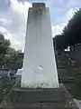 Détail du haut du monument mentionnant la bataille de Cadix