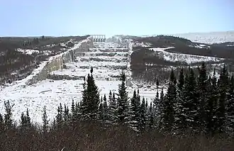 Déversoir géant de l'aménagement hydroélectrique Robert-Bourassa.