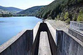 Déversoir (en amont du barrage)