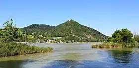 Le Leopoldsberg sur les rives du Danube.