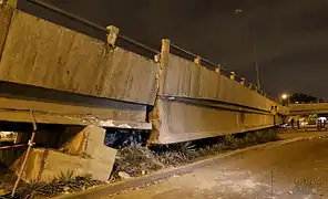 Chute d'un pont sur l'Avenue des Amérique à Guayaquil.