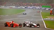 Photo de Schumacher et Coulthard s'affrontant en course.
