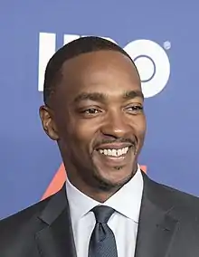 Anthony Mackie interprète Takeshi Kovacs.