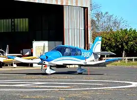 DR400 sur le tarmac de l'aérodrome de Gaillac.