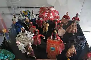 Représentation d'un maracatu nação en céramique de Caruaru (Pernambouc, 2014)