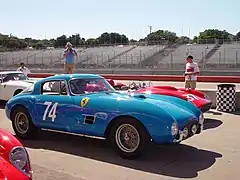 Une Ferrari 500 Mondial Pinin Farina berlinetta s/n 0452MD de 1954 à Monterey lors du "Historics Thursday Pit Tour" le 12 août 2004