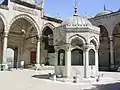 La cour et le sadırvan, la fontaine aux ablutions