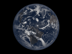 Ombre de l’éclipse sur le continent nord-américain vu depuis le Deep Space Climate Observatory.