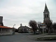Route départementale 12 vers Thuret et l'église