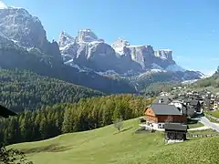 Le groupe du Sella vu depuis Colfosco.