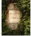 Inscription à l'extérieur du Crématorium qui dit en allemand « Pensez à la façon dont nous sommes morts ici ».