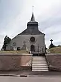 L'église et le mur du talus en 2014.