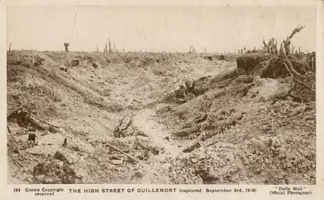 Guillemont, rue principale (1916), carte postale du Daily Mail