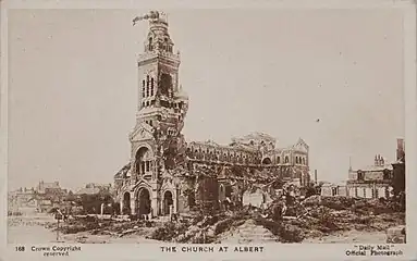 Basilique Notre-Dame de Brebières à Albert, après sa destruction en 1915