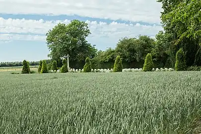 Le cimetière militaire…