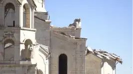 Toiture endommagée de la cathédrale Ghazanchetsots.