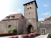 Fortifications- porte de Blienschwiler (Obertor), mur d'enceinte- porte d'Ebersheim (Untertor), mur d'enceinte, porte de Dieffenthal (Neutor), maison, restes du mur d'enceinte