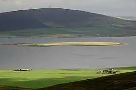 Damsay vue depuis Ward of Redland avec Wideford Hill (dernier plan) sur Mainland.