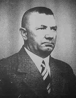 Ernst Damzog (1882-1945), agent de la Gestapo et officier de la Waffen-SS, responsable d'une section du quartier général de la Gestapo à Berlin et commandant de l'Einsatzgruppe V, qui a commis des meurtres de masse en Pologne en 1939.
