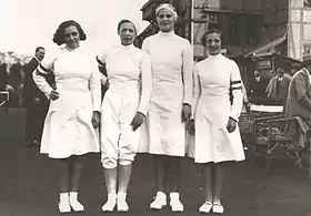 Erna Bogen (deuxième à droite) en 1933.