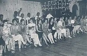 Danseuses travaillant pour un Dancing hall à Tokyo en 1930.