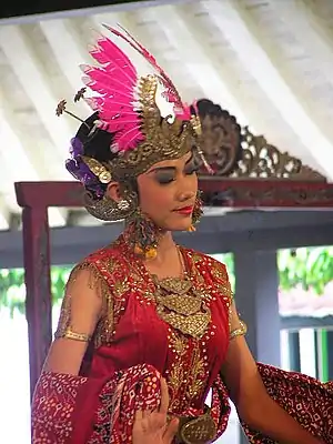 Danseuse dans le style de Yogyakarta