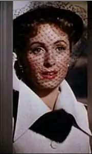 Danielle Darrieux en voilette dans Riche, jeune et jolie (1951).