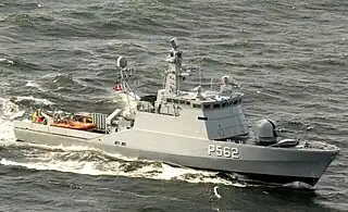 Le Viben avec sonar tracté et lanceur RIM-7 Sea Sparrow.