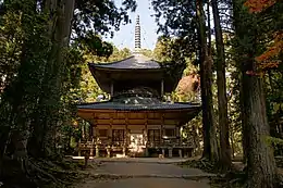 Le Danjōgaran saitō, pagode de l'ouest.