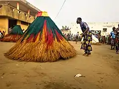 Danse du vodoun Zangbéto à guingin au Bénin