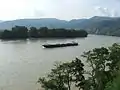 Barge pétrolière sur le Danube.