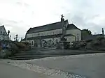 L'abbatiale vue du cimetière