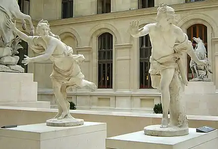 Daphné poursuivie par Apollon par Guillaume Coustou, musée du Louvre, Paris.