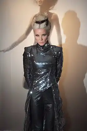 Daphne Guinness une Edwardienne moderne et sculpturale - campagne pour Nars