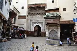 Fontaine et entrée du musée Nejjarine dans la médina de Fès