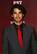 Darren Criss dans le rôle de Justin