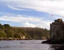 Les deux châteaux qui gardent l'embouchure