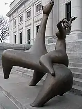 La Cavalière, 1963. Sculpture installée devant le pavillon Gérard Morisset du Musée national des beaux-arts du Québec à Québec.