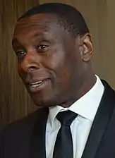 David Harewood interprète Hank Henshaw (en) / J'onn J'onzz