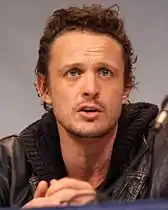 David Lyons dans le rôle de Kevin Tierney