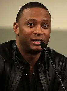 David Ramsey interprète John « Dig » Diggle / Spartan.