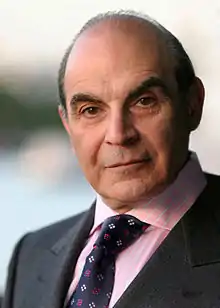 David Suchet interprète Kaisa.