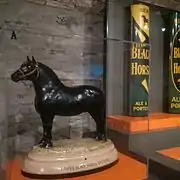 Statue publicitaire pour la Black Horse
