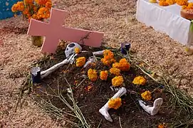 Décoration d'une tombe au Mexique.